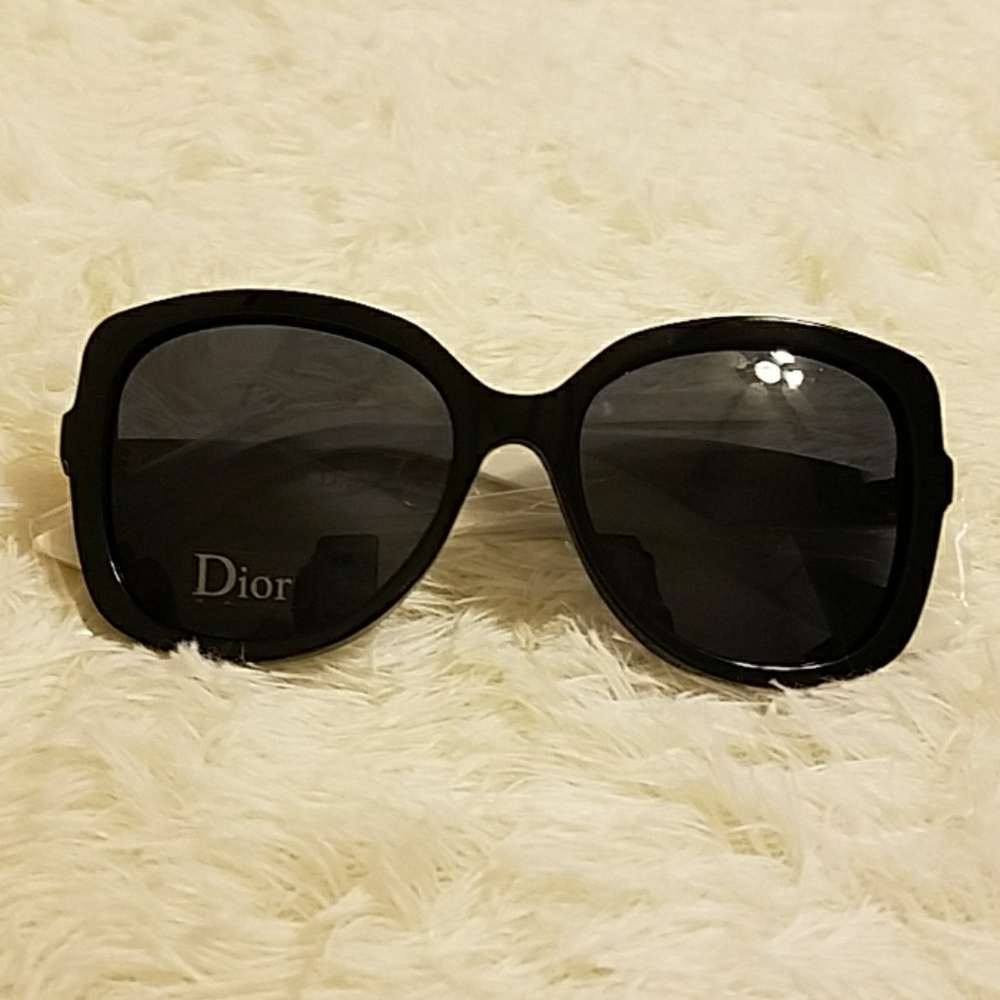 Dior Envol2 sunglasses .